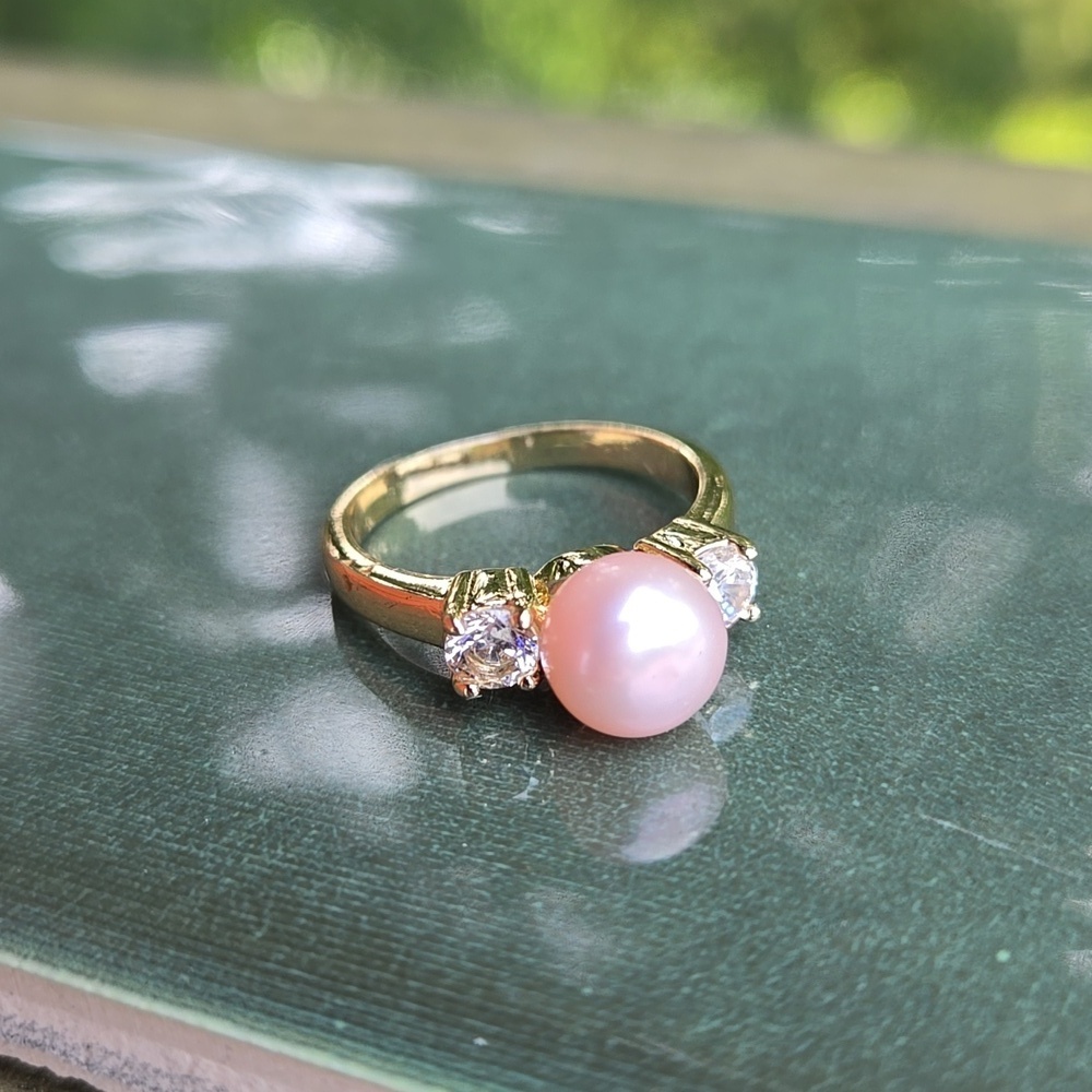 Gold tone pink pearl rhinestones (CZ ?) ring size 6 NWOT